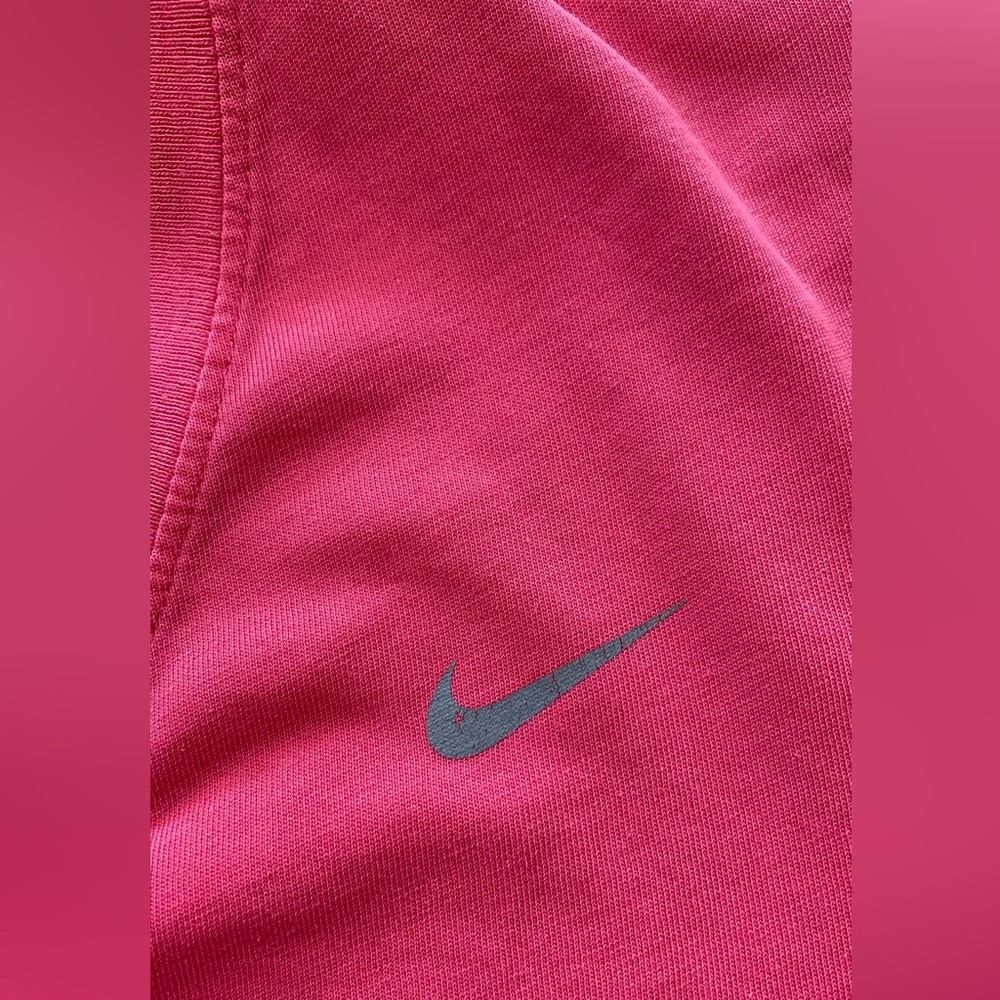 Nike women’s V-neck, pink T-shirt slim fit, medium - Picture 4 of 6